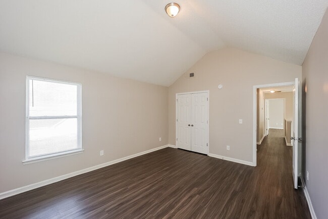 Building Photo - 6083 Trotters Cir