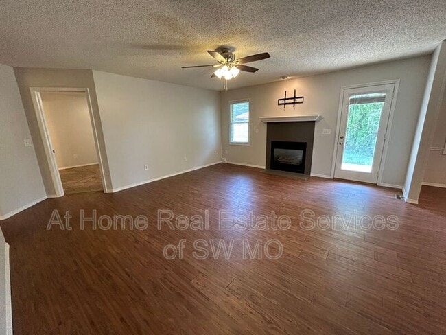 Building Photo - 4146 S Parkcrest Ave