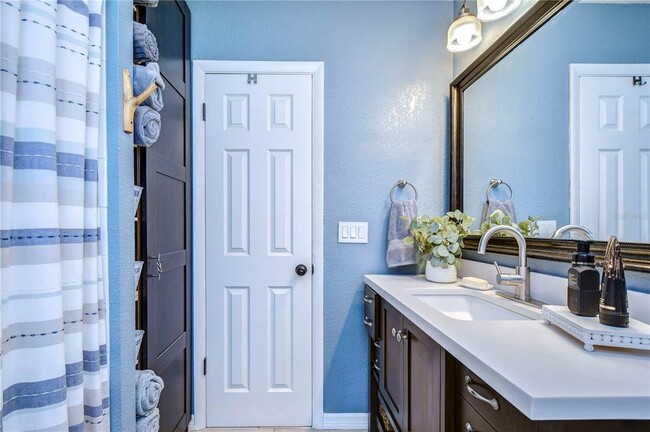 Building Photo - 5635 24th Ave N