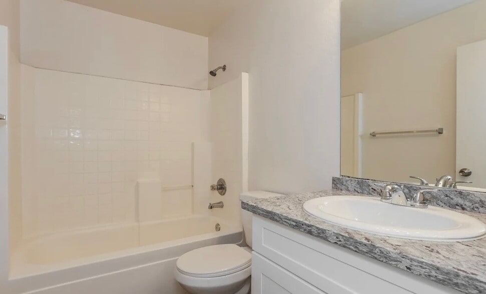 Building Photo - 704 Gibson St