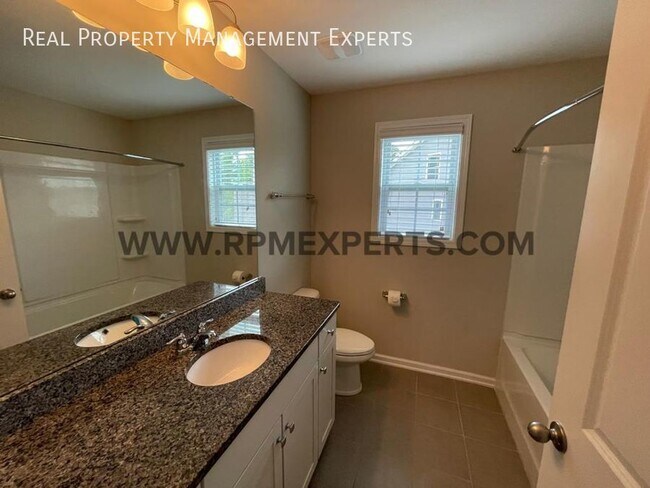 Building Photo - Magnificent 5 Bed / 3 Bath Home in Matthews