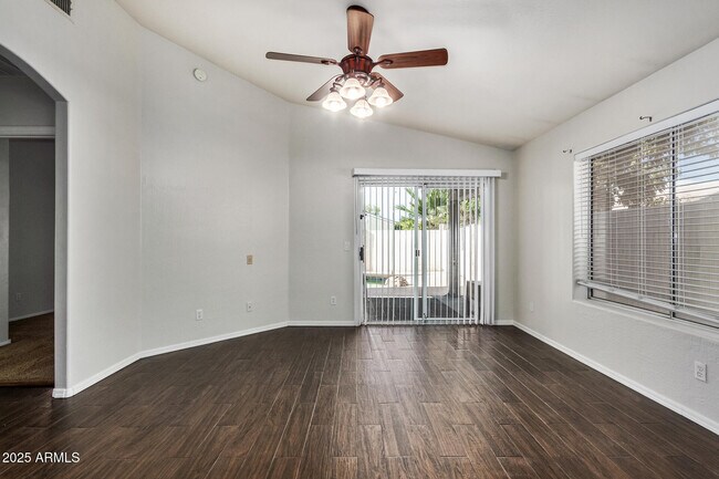 Building Photo - 1122 W Morelos St