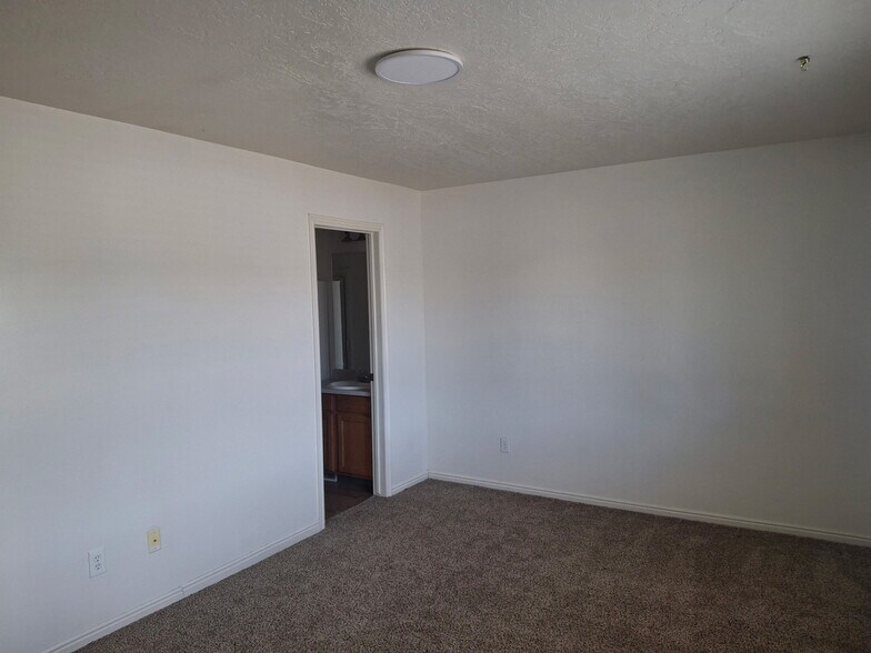 Building Photo - 1376 N 260 W