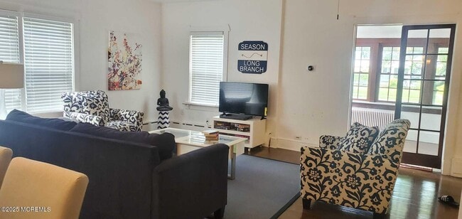 Building Photo - 393 N Bath Ave