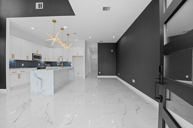 Building Photo - 7323 Bastogne Rd