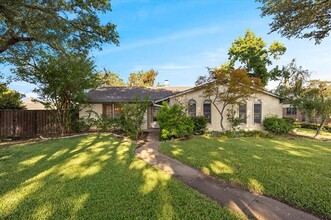 Building Photo - 2733 Biloxi Ln