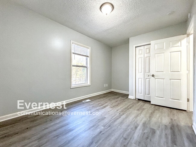 Building Photo - Charming 3-Bedroom, 2-Bathroom Home / Pet-...