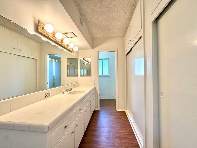 Building Photo - Beautiful Glendora Home in Desireable Area