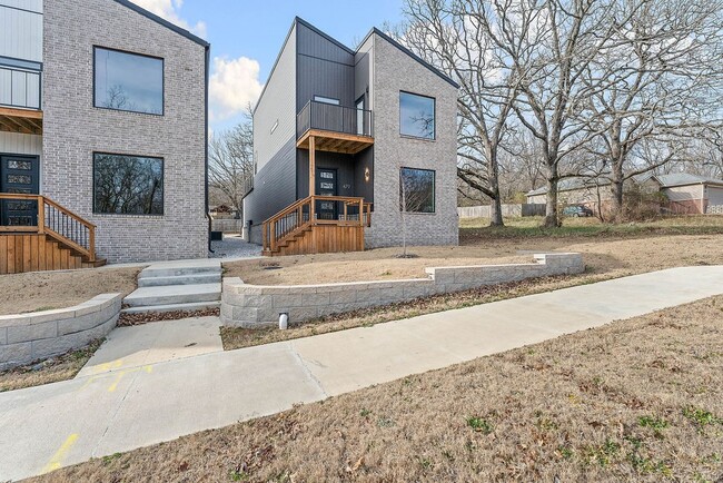 Building Photo - 479 S Happy Hollow Rd