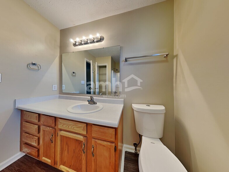 Building Photo - 12111 Pepperwood Dr