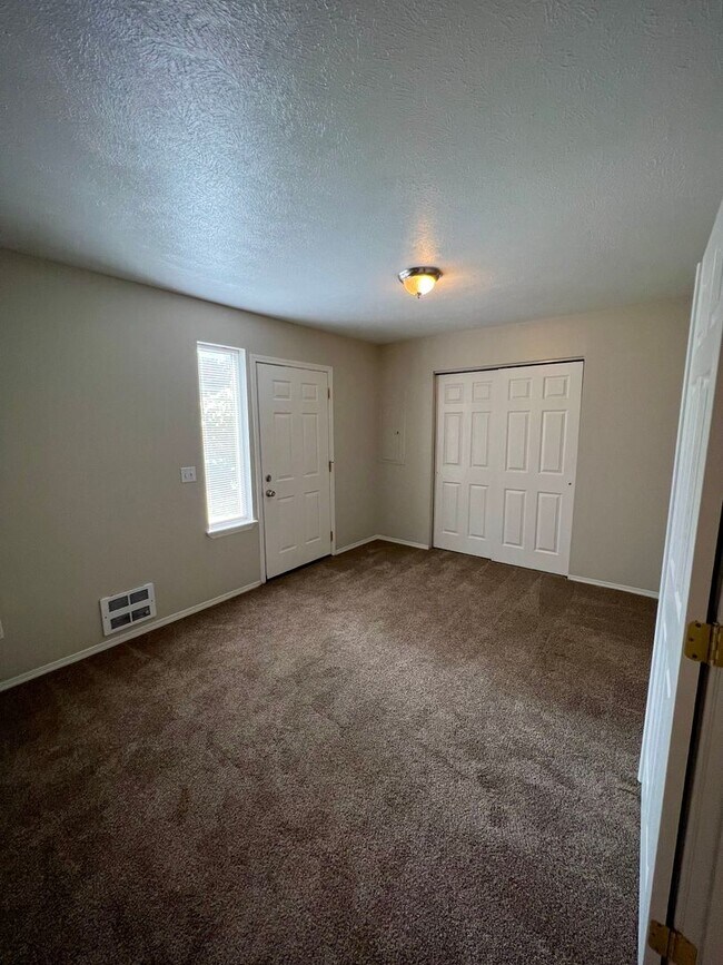 Building Photo - 1008-1010 E. Ermina