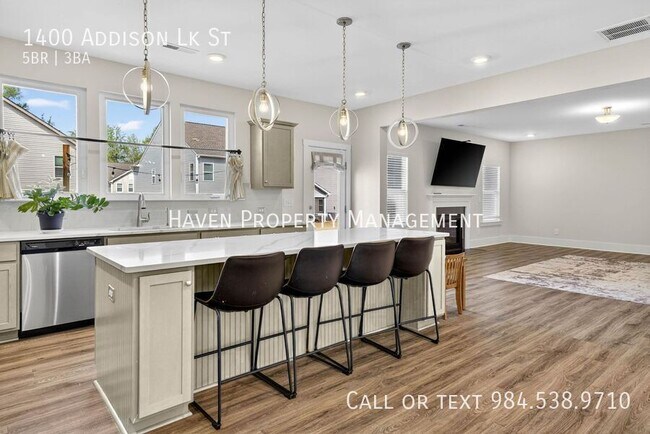 Building Photo - 1400 Addison Lk St