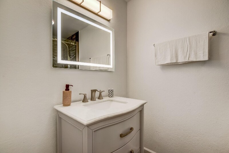 Building Photo - 4233 Glen Ridge Dr