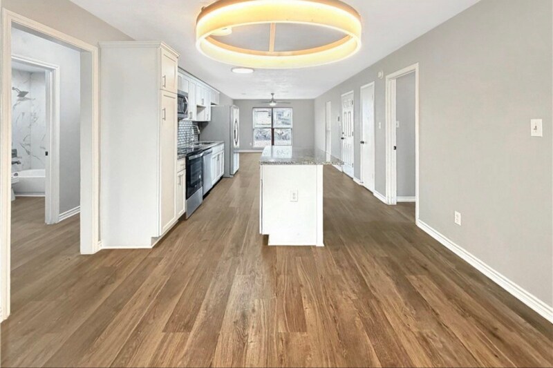 Building Photo - 1810 Clarawood Dr