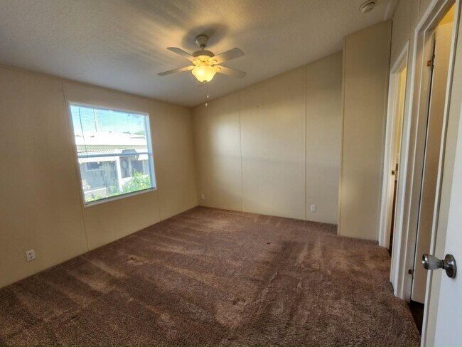 Building Photo - 445 Avanti Way Blvd