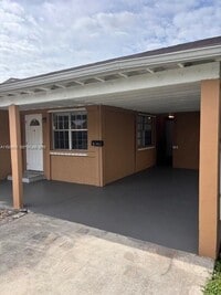 Building Photo - 206 SW 67th Terrace