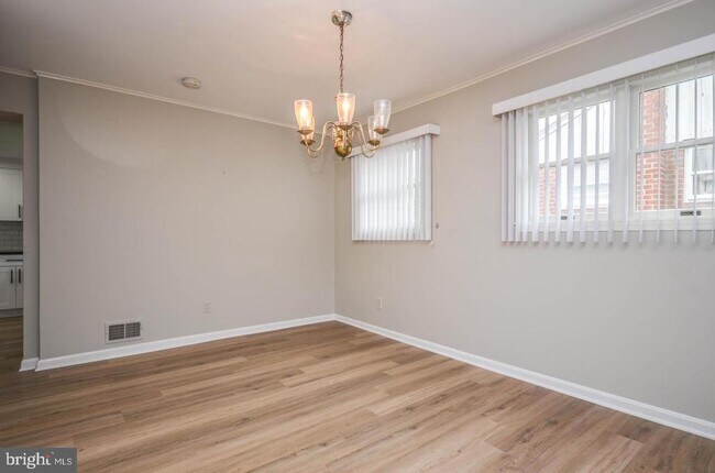 Building Photo - 4426 Hallet St