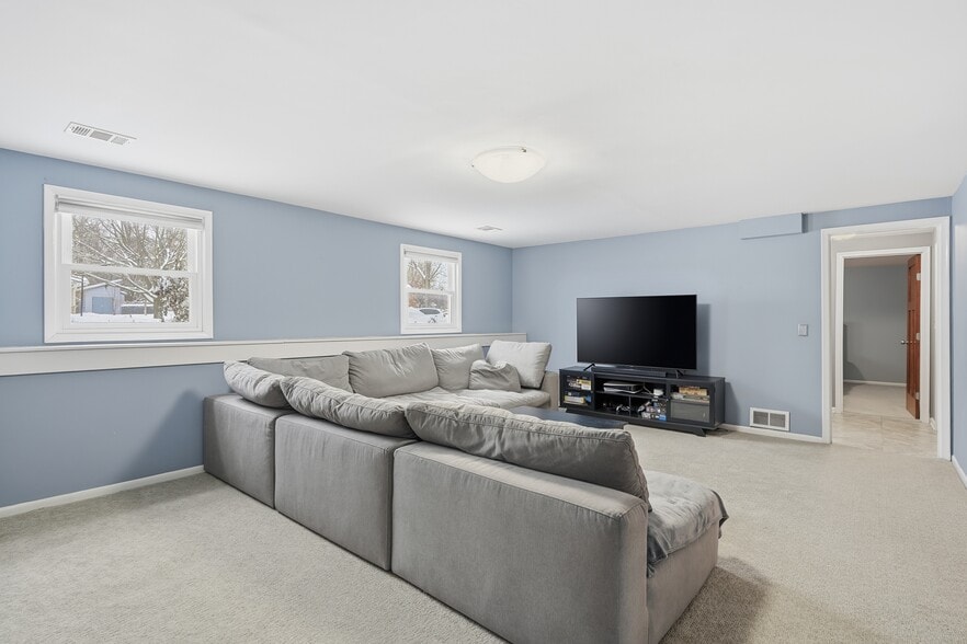 Building Photo - 7048 Montrose Rd