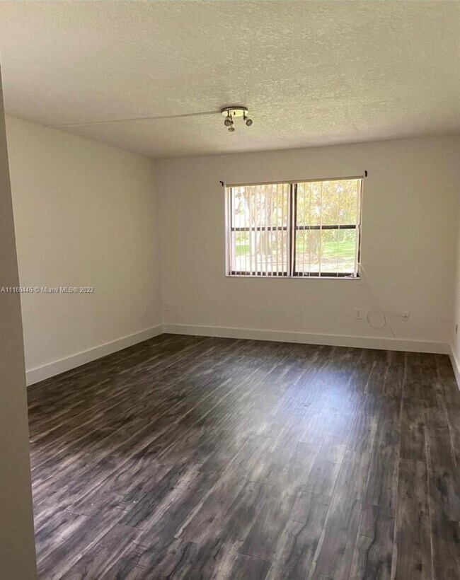 Building Photo - 461 Ives Dairy Rd