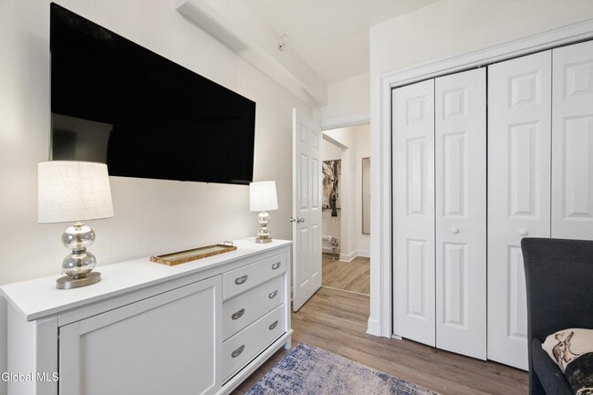 Building Photo - 425 Broadway