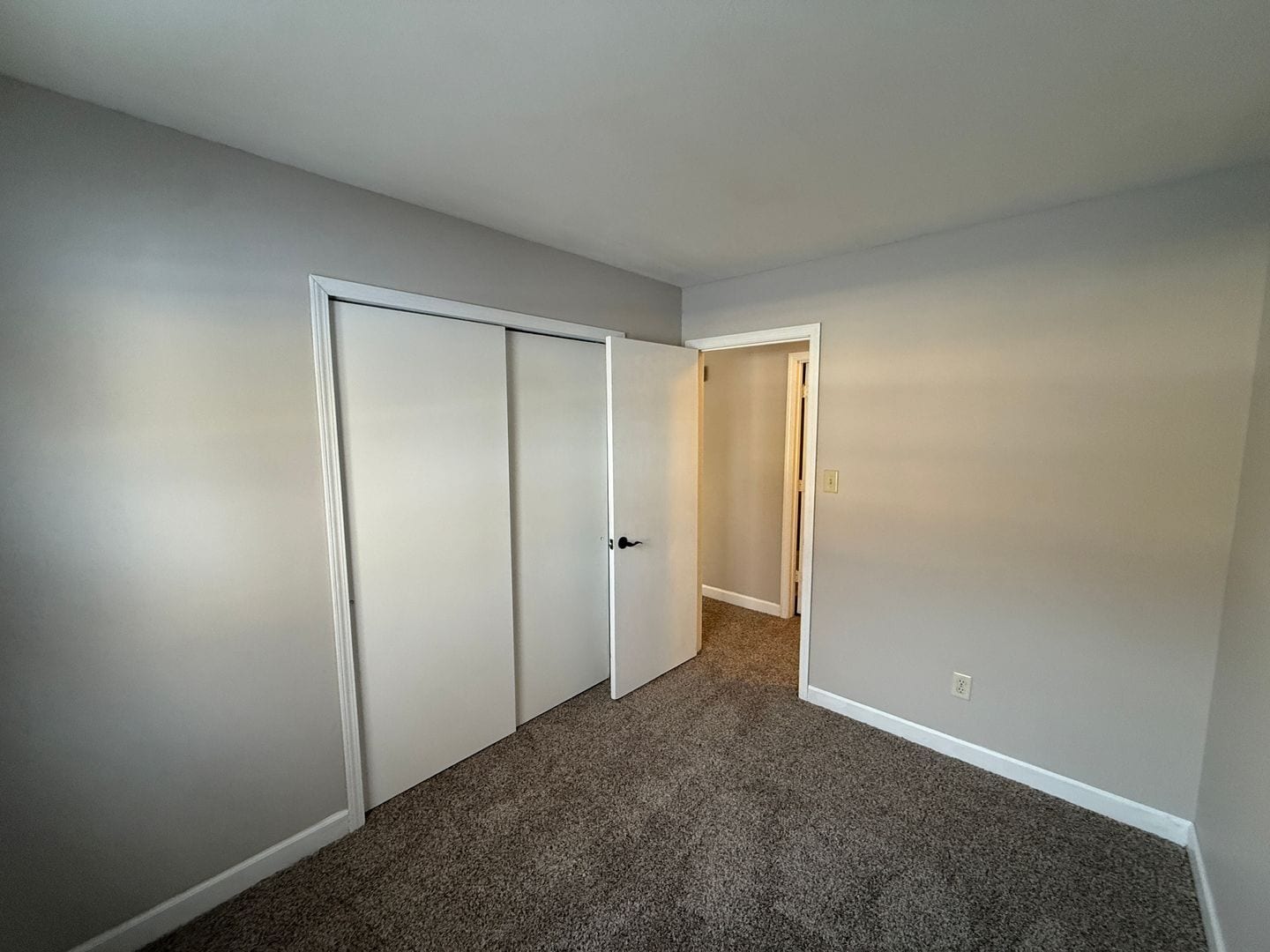 Building Photo - 6915 Salge Dr