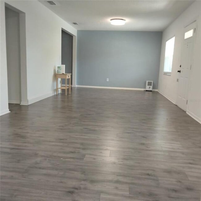 Building Photo - 351 Davenport Ave NE