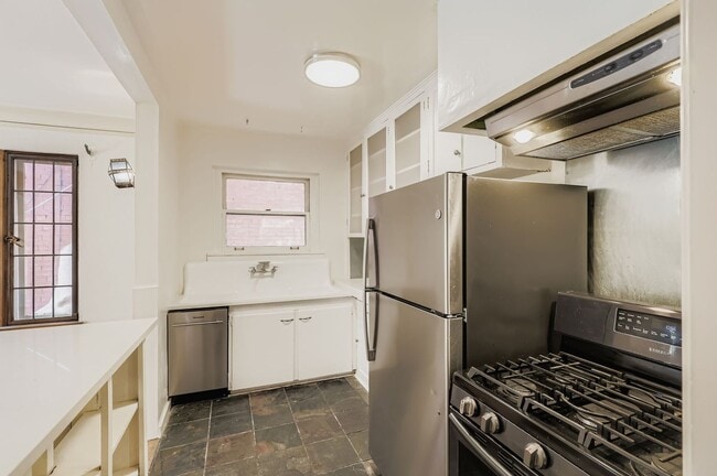 Building Photo - Capitol Hill Location, private roof top de...