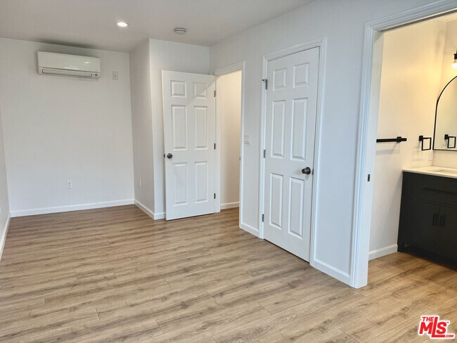 Building Photo - 384 Hargrave St