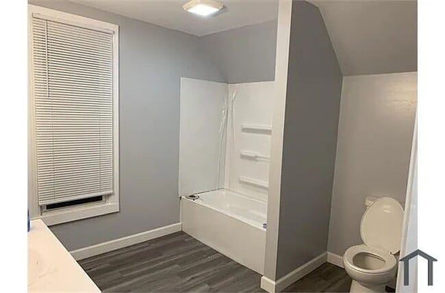 Building Photo - Price Reduced - $1090/month!! 2 bedroom 1 ...