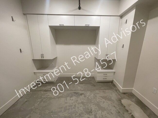 Building Photo - 1172 Graystone Way