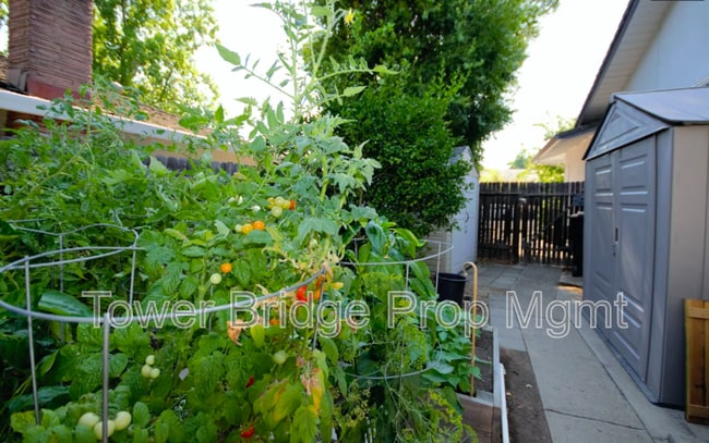 Building Photo - 5680 Reinhold St