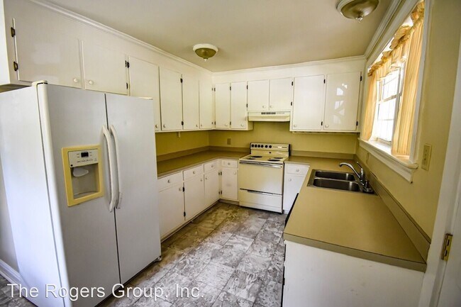 Building Photo - 3 br, 1 bath House - 305 White Oak Dr