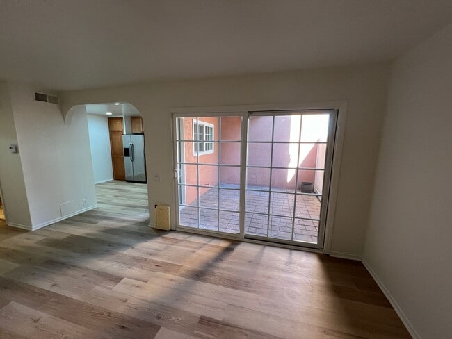 Building Photo - Charming Keys Harbor Condo 2+1.5