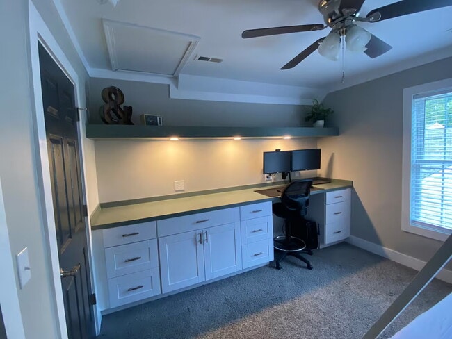 Building Photo - Beautiful 3 bed, 2 bath in Central