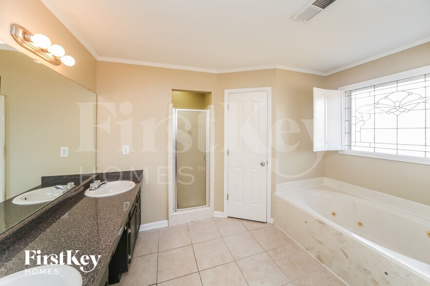 Building Photo - 8158 Creekside Cir S