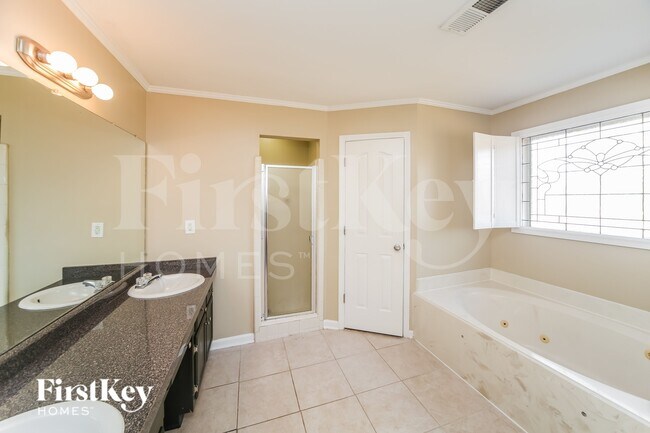 Building Photo - 8158 Creekside Cir S