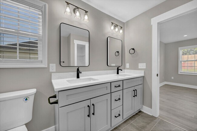 Building Photo - 101 N 6th St