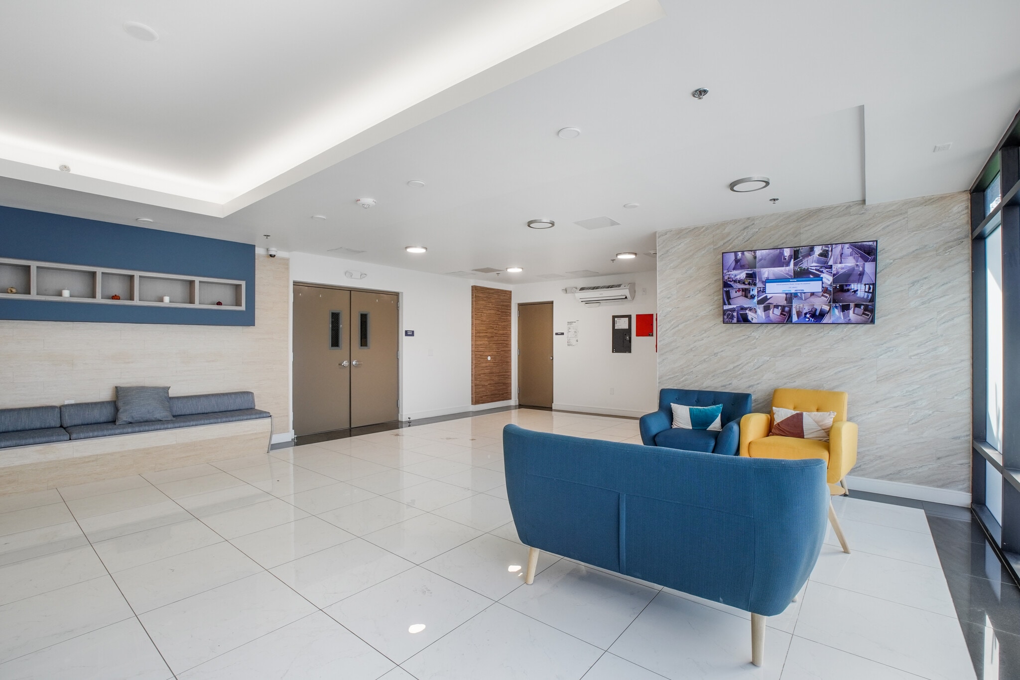 Building Photo - 820 S Wilton Pl