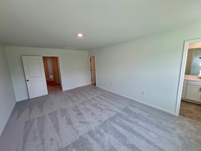 Building Photo - Brand New Townhome!