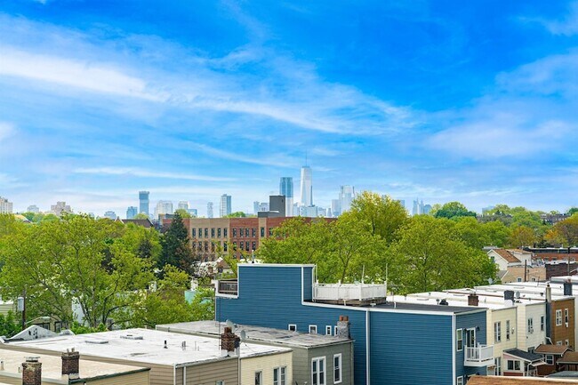 Building Photo - 16 Bennett St