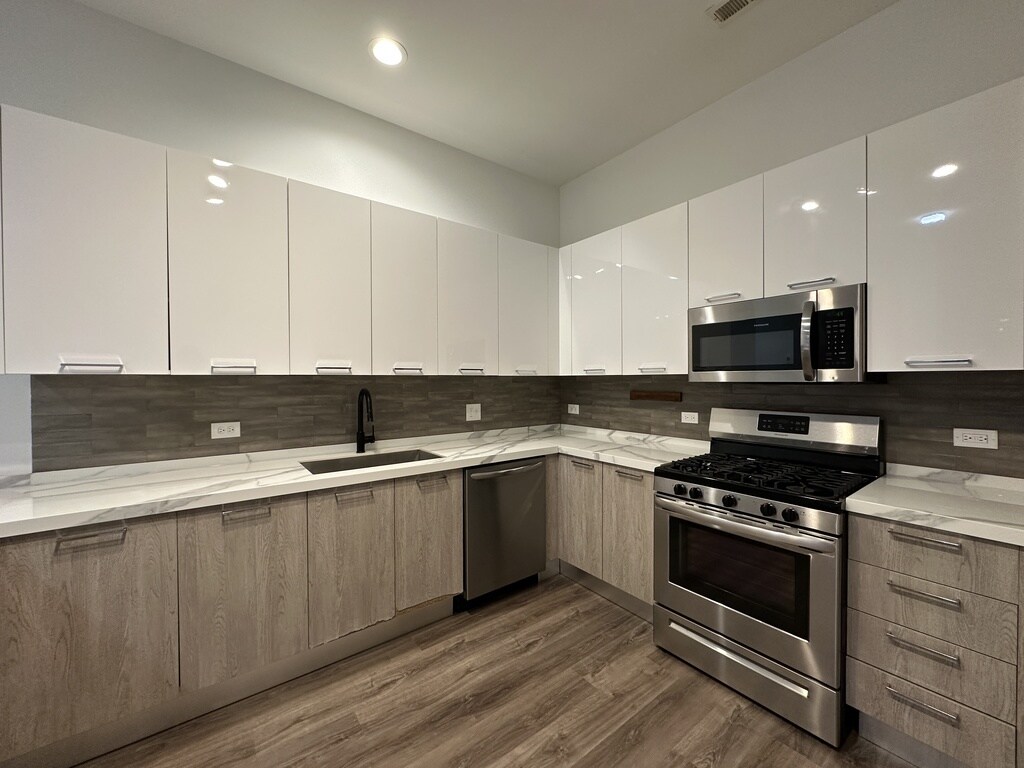 Building Photo - 2550 S Wabash Ave