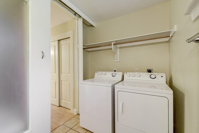 Building Photo - 4527 Avenue B