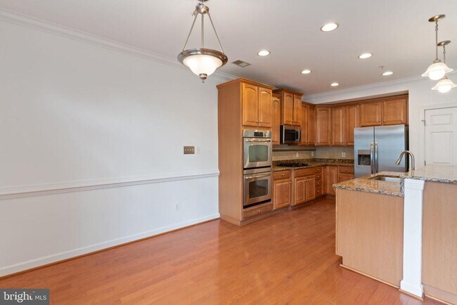 Building Photo - 5675 Harrington Falls Ln