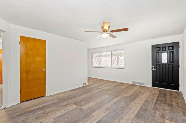 Building Photo - AVAILABLE APRIL 1ST! RENOVATED 3-bedroom!