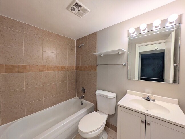 Building Photo - 700 Perrie Dr