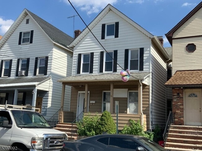 Primary Photo - 28 Niles St