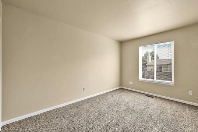 Building Photo - $2,095, 3 bed, 2 bath, located in Colorado...