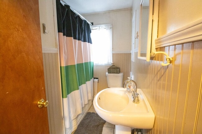 Building Photo - 1311 Paris Rd