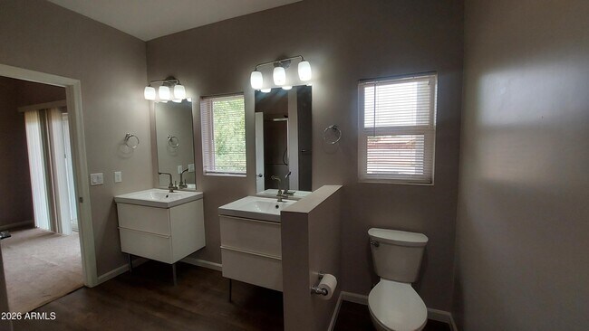 Building Photo - 1728 E Ocotillo Rd
