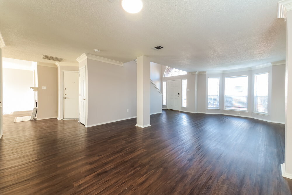 Building Photo - 5909 Iris Dr